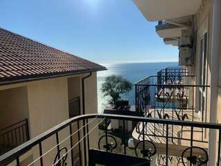 Гостиница Море Вардане Панорамный номер с большим Балконом-2